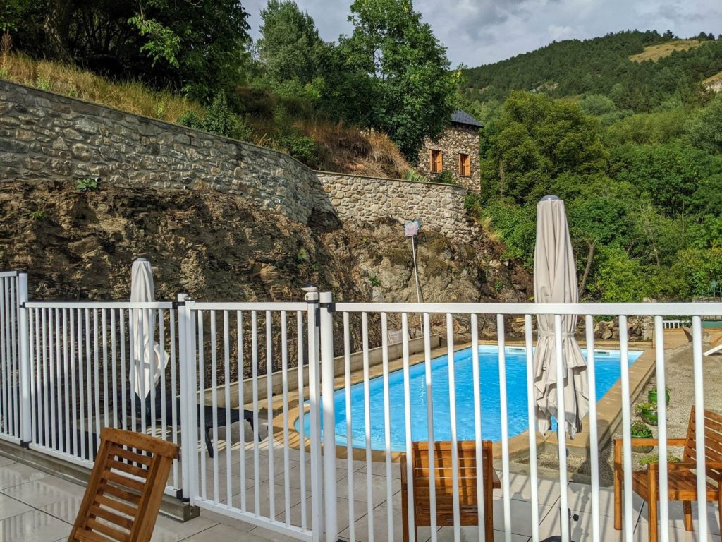 Terrasse Gîte Maître de Cabestany - Atalaya - vue sur la piscine